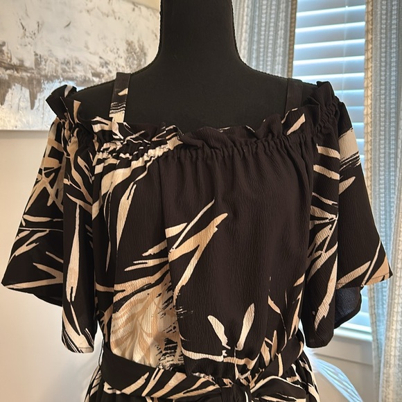 Natori, off- shoulder dress - Picture 2 of 6